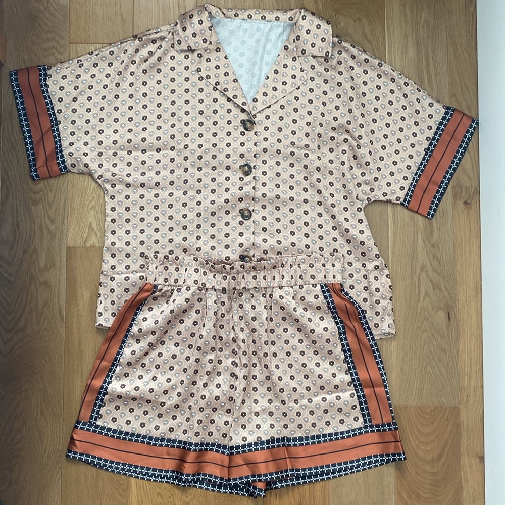 OYOANGLE  Patterned 2 Piece Set size L NWOT